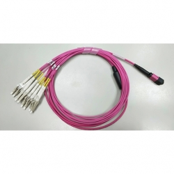 MPO-LC Fanout Patchcord OM4 Magenta 